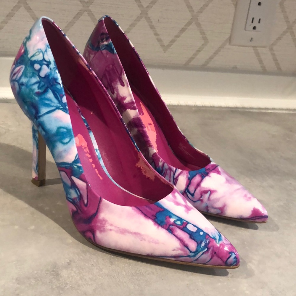 Bcbgeneration purple watercolor pointed toe heels size 8